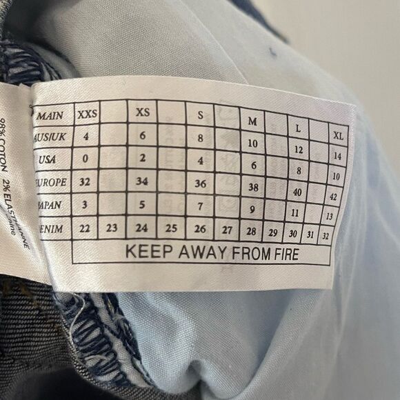 One Teaspoon cuffed distressed denim shorts size 0 - Picture 5 of 5